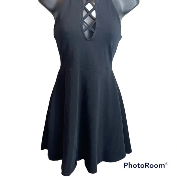 VINTAGE‎ Express crisscross halter skater dress. Crisscross design in front. - Picture 5 of 11